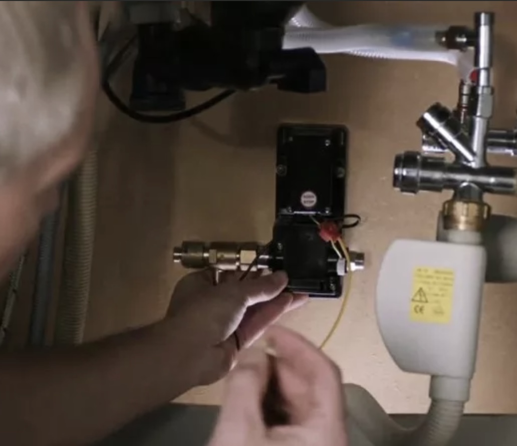 Установка сенсорного смесителя Установка сенсорного смесителя